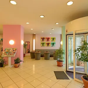 密涅瓦旅行酒店 酒店
