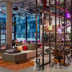 Moxy Frankfurt Center Hotell